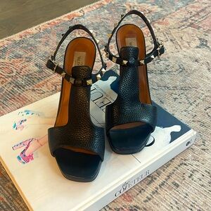 Valentino Garavani Rockstud T-Strap Sandals Size 38.5